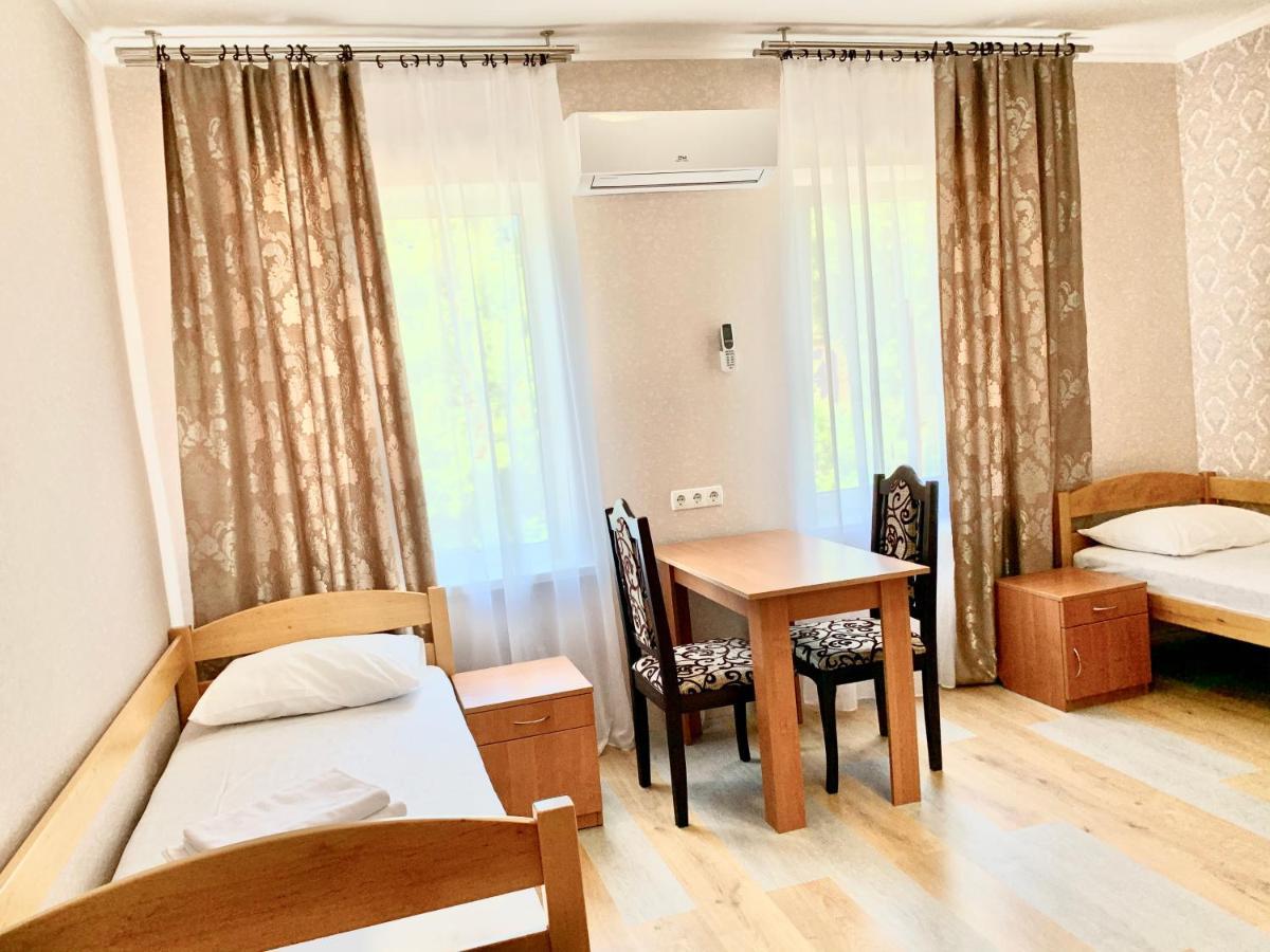 Мини-Гостиница Три Коня Pereyaslav-Khmelʼnytsʼkyy Dış mekan fotoğraf