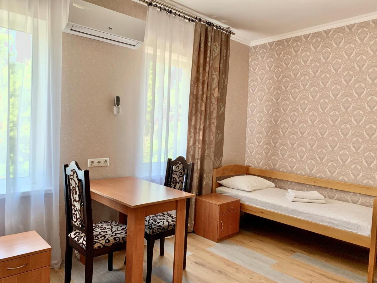 Мини-Гостиница Три Коня Pereyaslav-Khmelʼnytsʼkyy Dış mekan fotoğraf